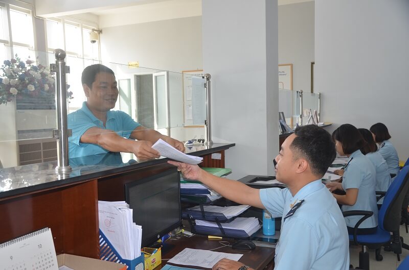 Làm các thủ tục và vấn đề với hải quan