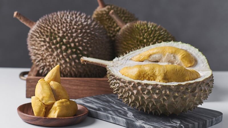 Đừng ăn sầu khi đi ô tô kẻo say 