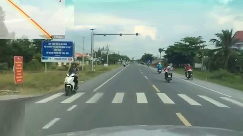 Biển báo trên đường hai chiều