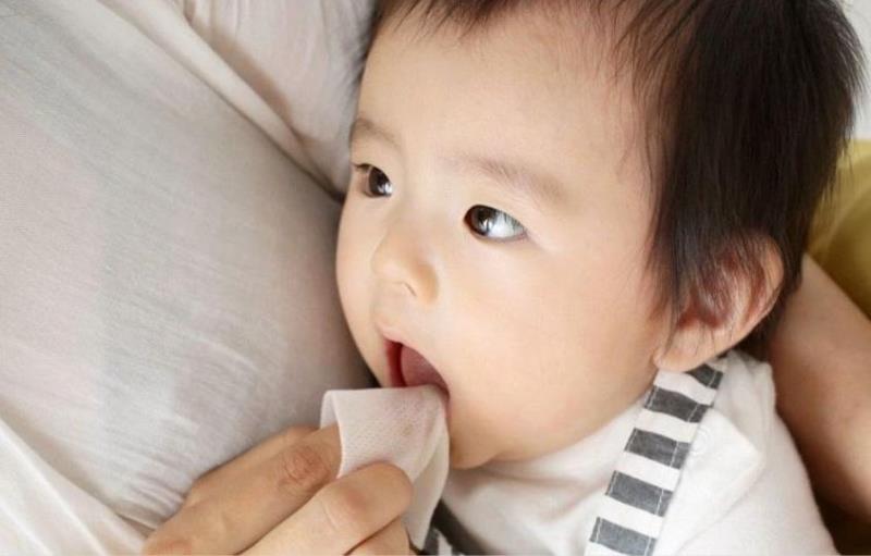 Dùng để gạc rơ lưỡi cho bé