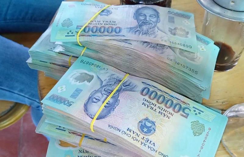 Ghi rõ giá dự thầu bằng chữ và bằng số