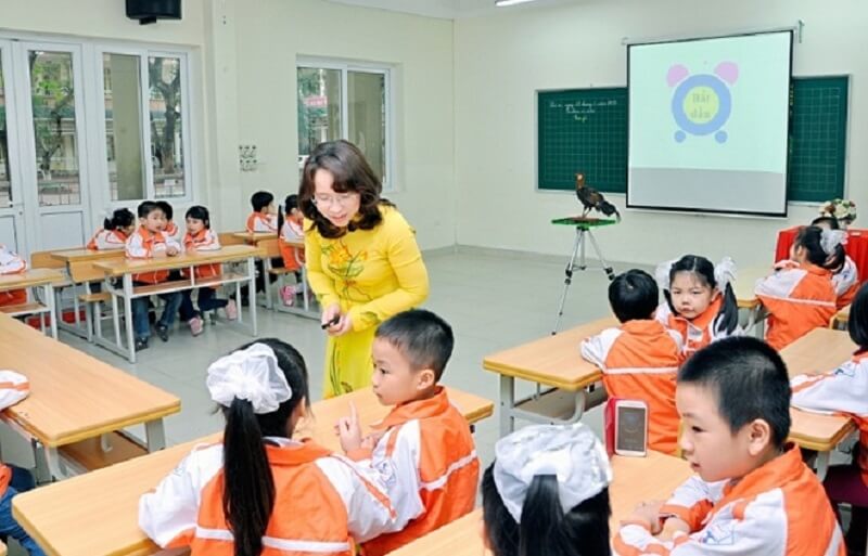 Giáo viên dạy hợp đồng có được xem là viên chức hay không?