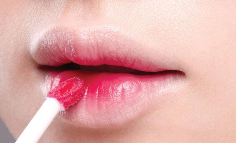 Son tint có khả năng giữ màu tốt và khó trôi