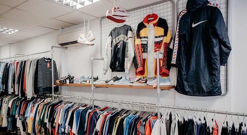 Bạn có thể tìm thấy nhiều món đồ rất thú vị tại thrift store