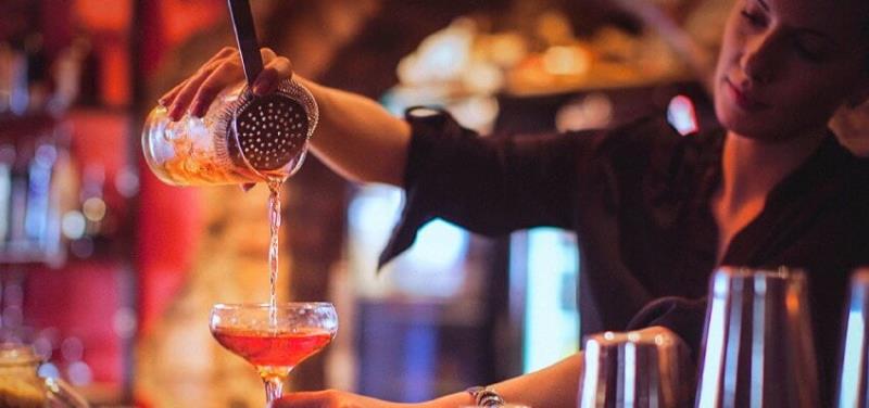 Hình thức làm việc của các Bartender chính hiệu