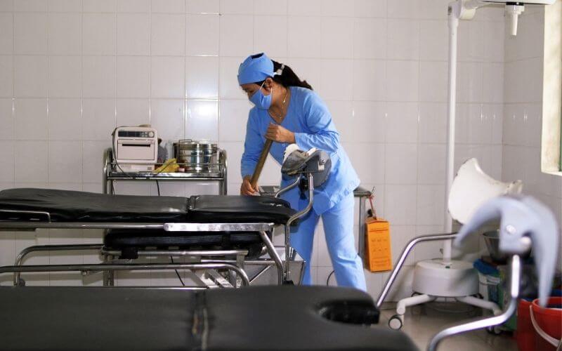 Thực hiện công tác vệ sinh