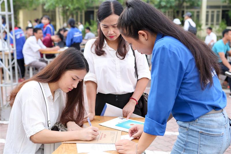 Hoàn thiện nội dung cho sơ yếu lý lịch nhập học