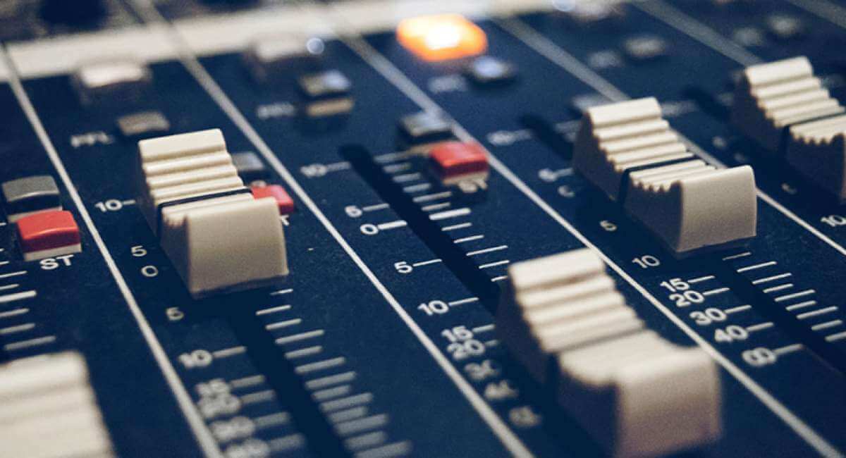 Auto tune khiến giọng hát trở nên hay và thánh thót hơn