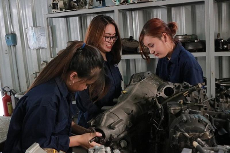 Ngành kỹ thuật cơ khí phù hợp với các bạn nữ