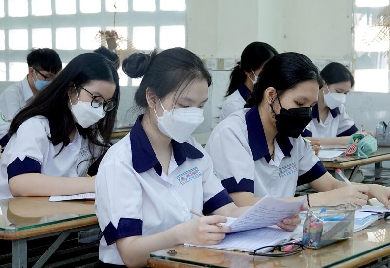 Thi bác sĩ ngoại khoa chủ yếu học khối B