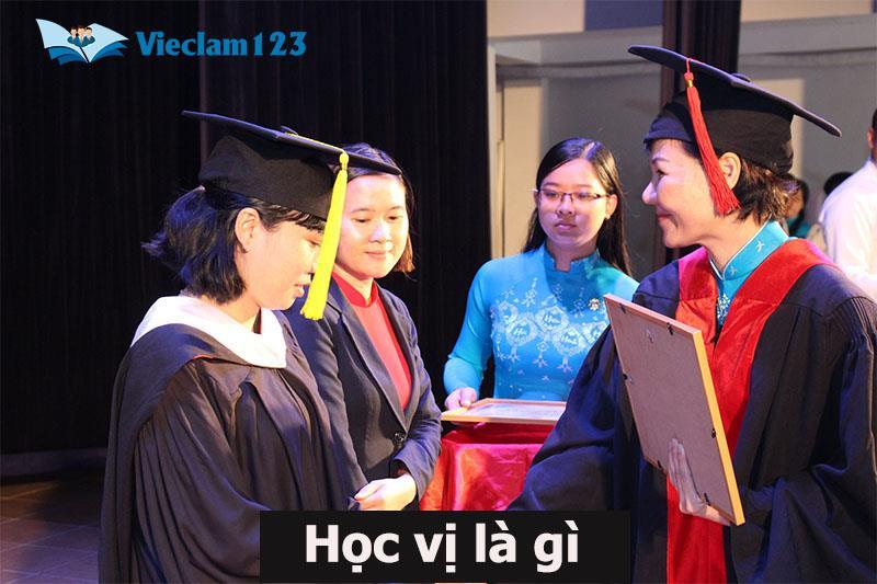 Học vị là gì? Các chức danh trong học vị