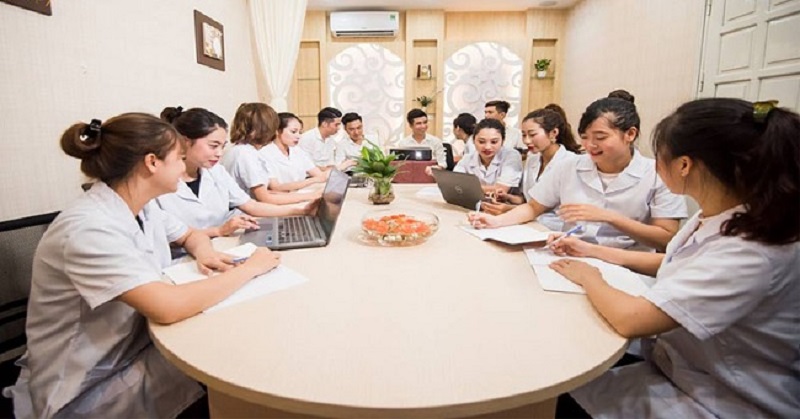 Họp nhân viên theo định kỳ