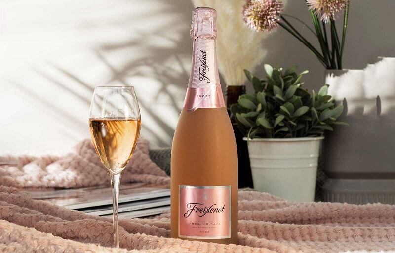 Rượu vang hồng có hương vị trái cây thơm ngon