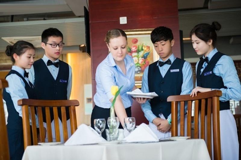 Lý do nên xây dựng kế hoạch đào tạo nhân viên khách sạn