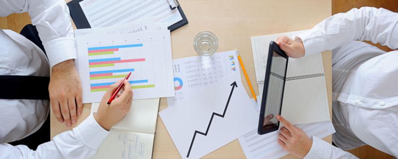 Kế toán dịch vụ thực hiện công tác kế toán theo tháng và quý