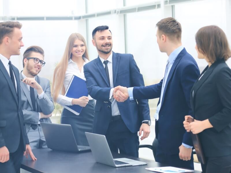 Câu hỏi về cách tiếp cận khách hàng doanh nghiệp của Nhân viên kinh doanh phần mềm