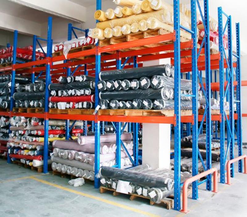 Kiểm kê kho vải định kỳ để tránh thất lạc hàng hóa