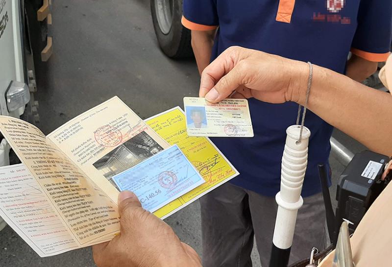 Kiểm tra kỹ giấy tờ trước khi khởi hành