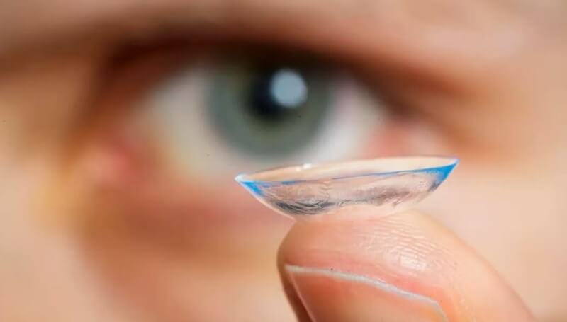 Kính áp tròng 1 ngày là gì