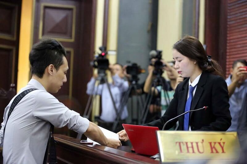 Làm thư ký tòa án có khó không?