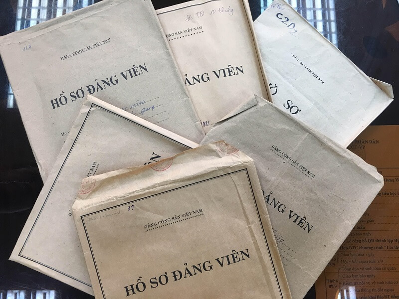 Điền thông tin vào giấy giới thiệu về việc xác minh lý lịch Đảng như thế nào?