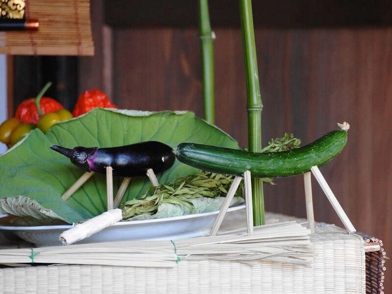 Phong tục làm ngựa và bì từ dưa chuột và cà tím