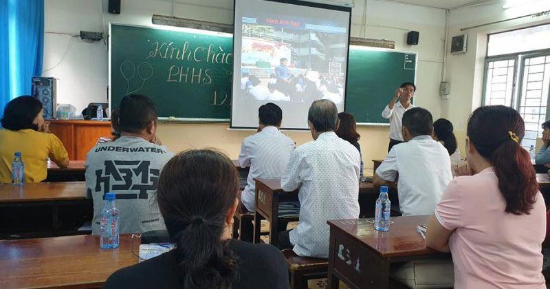 Nên chú ý lắng nghe tất cả các vấn đề trong cuộc họp