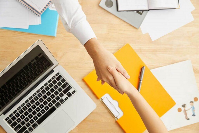 Làm việc với khách ahfng và đối tác