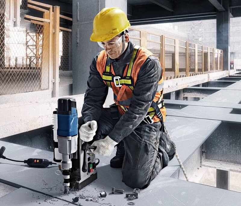 Mặt phẳng gắn đế từ cần được làm sạch