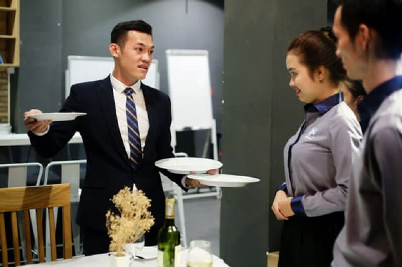 Viết đơn xin việc quản lý nhà hàng và những lưu ý cần thiết