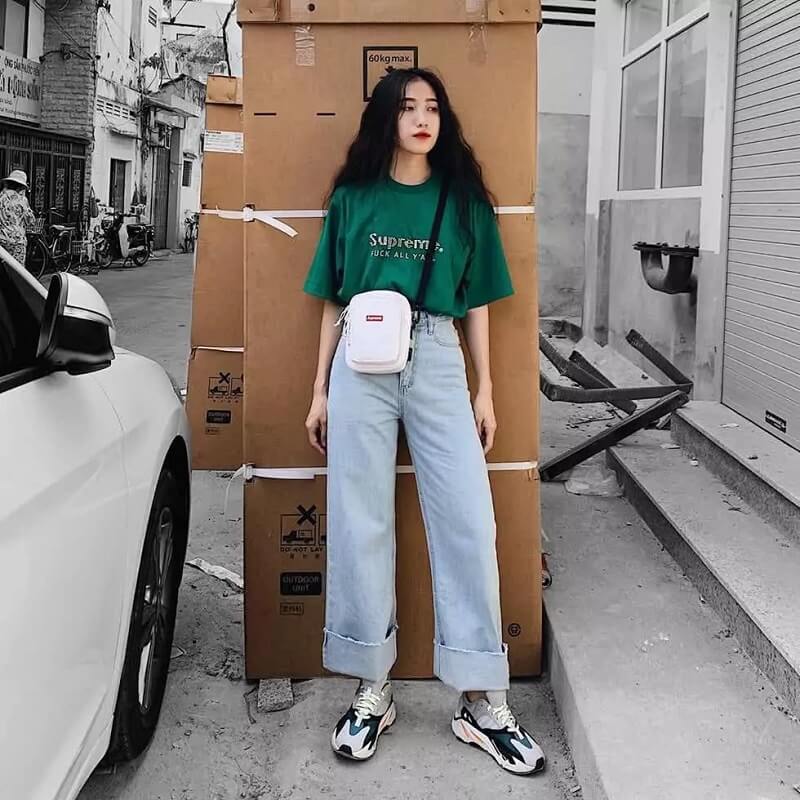 Bạn nên giữ cho phần dưới gọn gàng khi diện áo oversize