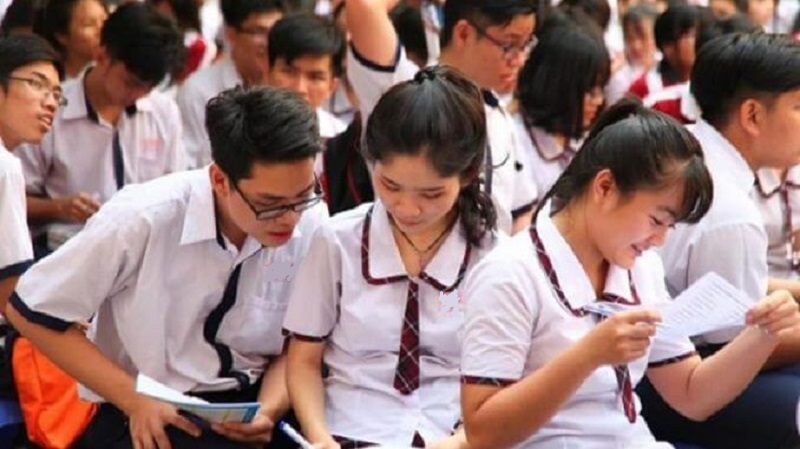 Đối tượng làm đơn xin chuyển trường khác tỉnh