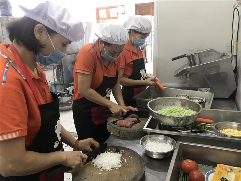 Viết đơn xin việc nấu ăn trường mầm non