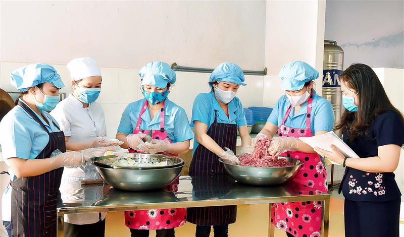 Một vài điều lưu ý khi viết đơn ứng tuyển nấu ăn trường mầm non