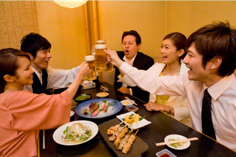 Thông báo liên hoan công ty được thiết lập khi nào