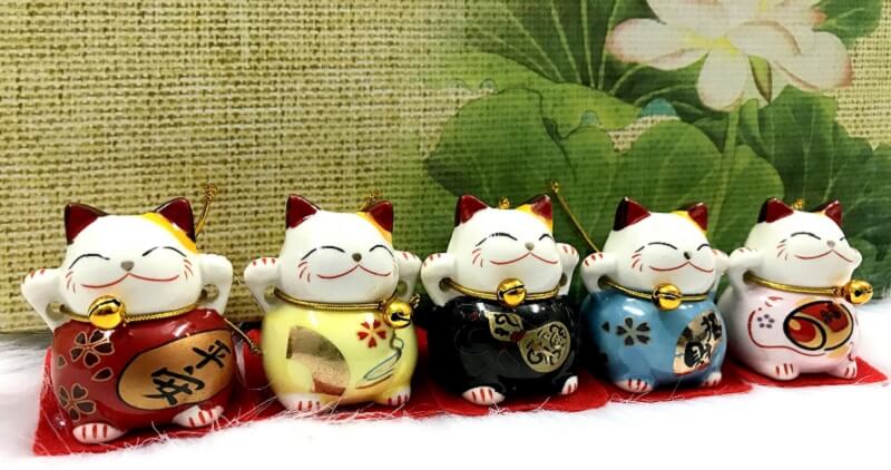 Mèo thần tài được đặt trong các cửa tiệm kinh doanh