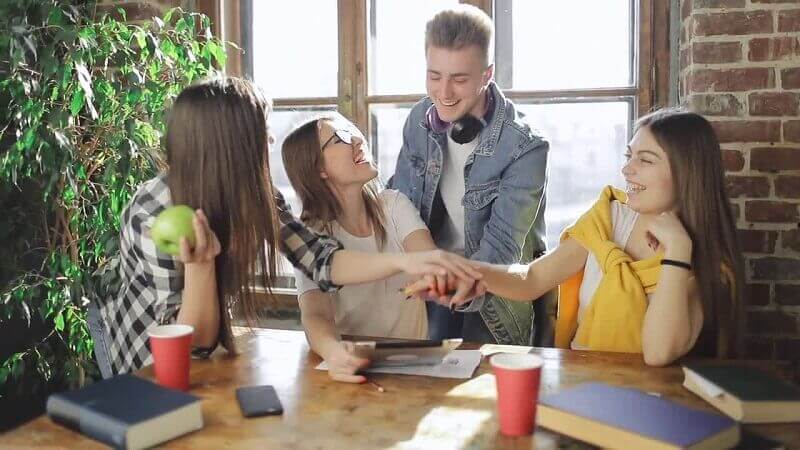 Làm việc nhóm giúp tạo mối quan hệ bền vững