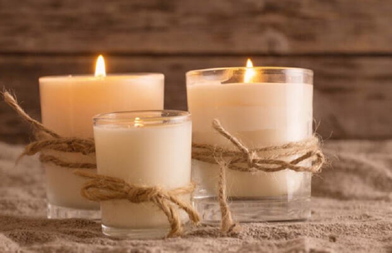 Đốt nến thơm hoặc tinh dầu thơm