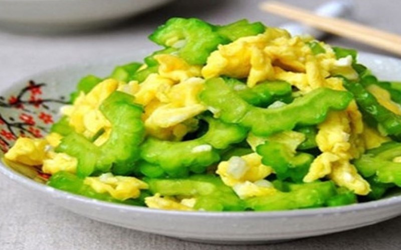 Mướp đắng xào với trứng