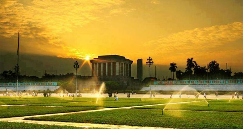 Lăng Bác - Địa điểm ngắm bình minh không thể tuyệt hơn