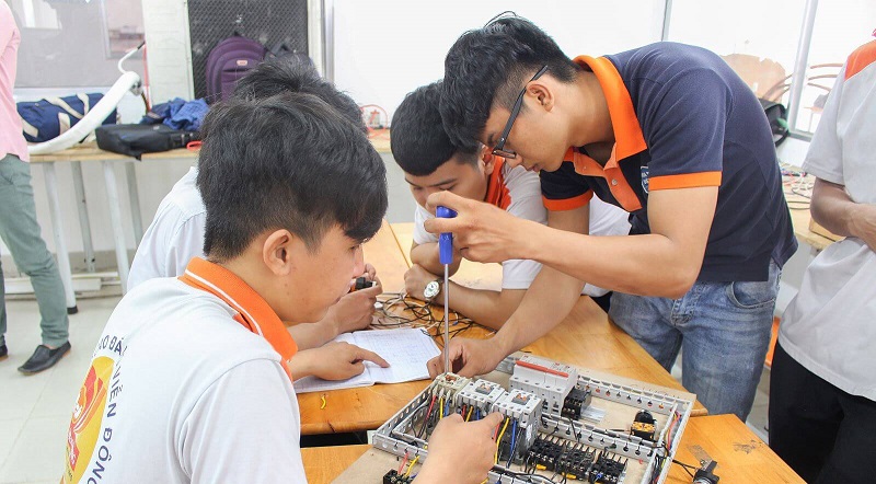 Ngành điện điện tử có mức lương vô cùng hấp dẫn