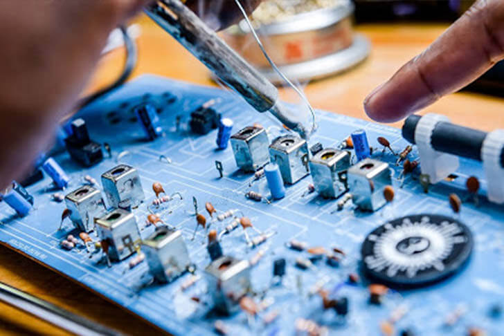 Kỹ thuật viên điện tử