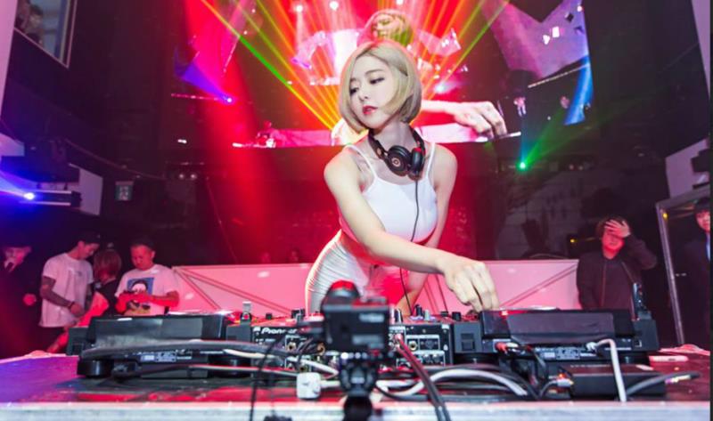 Nhạc Vinahouse có tiết tấu nhanh và dồn dập