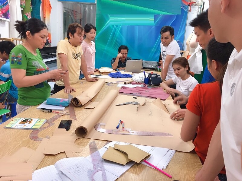 Nhân viên thiết kế rập làm nhiệm vụ gì?