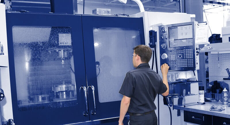 Nhân viên vận hành máy