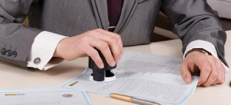 Công chứng hồ sơ xin việc có nên nhờ người khác không?