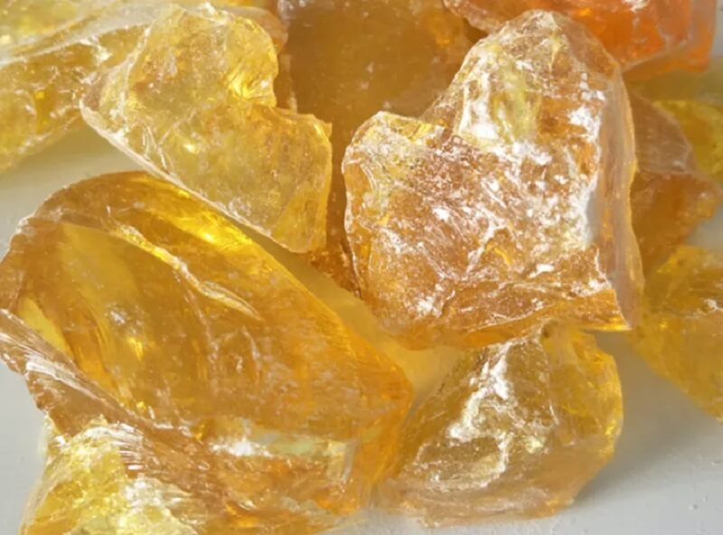 Nhựa thông bán trên thị trường chủ yếu là colophan