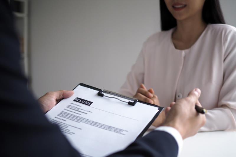 Nói cho chúng tôi biết bạn là ai và vài thông tin quan trọng khác