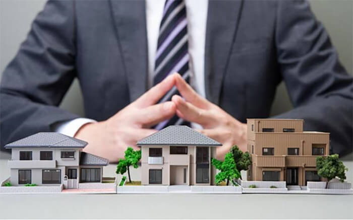 Đến cơ quan có thẩm quyền để đăng ký cư trú