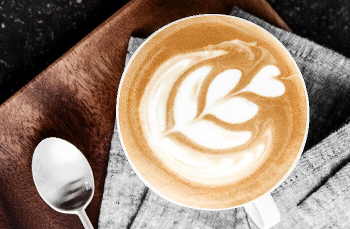 Có lớp milk foam bên trên cà phê